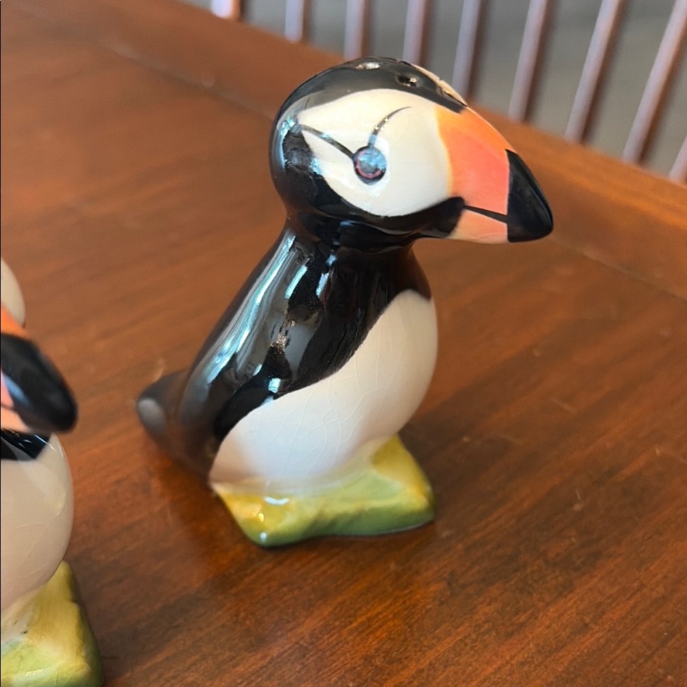 Ceramic Puffin Salt and Pepper Shaker Set - Black, White & Orange new - Picture 3 of 9